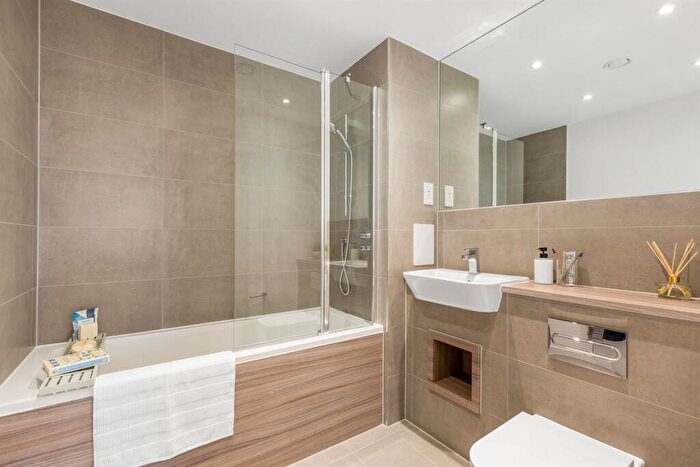 2 Bedroom Apartment To Rent In Bed, Th Floor, Egret, The Halcyon In Fresh Wharf, IG11