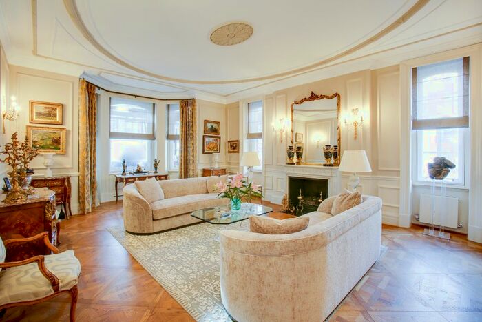3 Bedroom Flat To Rent In Hay Hill, London, W1J