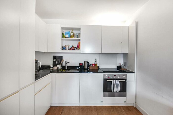 1 Bedroom Flat To Rent In Amelia Street, Elephant And Castle, London, SE17