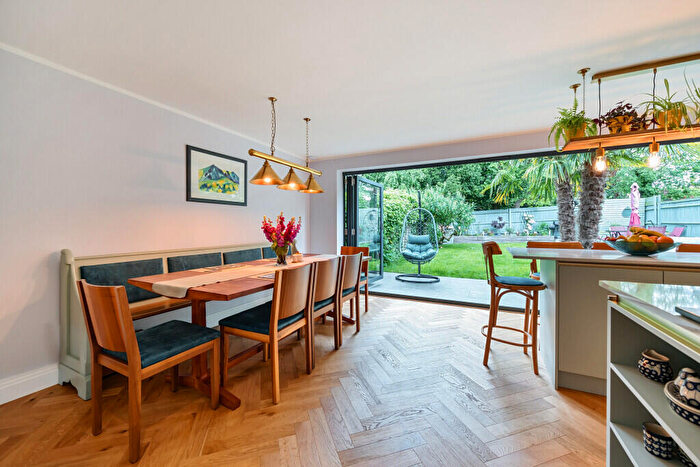 3 Bedroom Link Detached House For Sale In Fidlers Walk, Wargrave, Reading, Berkshire, RG10