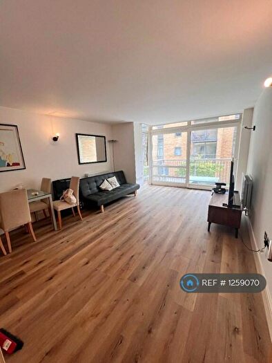 1 Bedroom Flat To Rent In Gainaborough House, London, E14