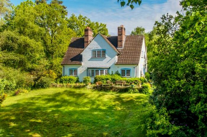 3 Bedroom Detached House For Sale In Littleworth Road, The Sands, Farnham, Surrey, GU10