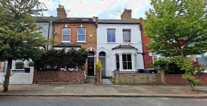 3 Bedroom Terraced House To Rent In Livingstone Road, Palmers Green, N13
