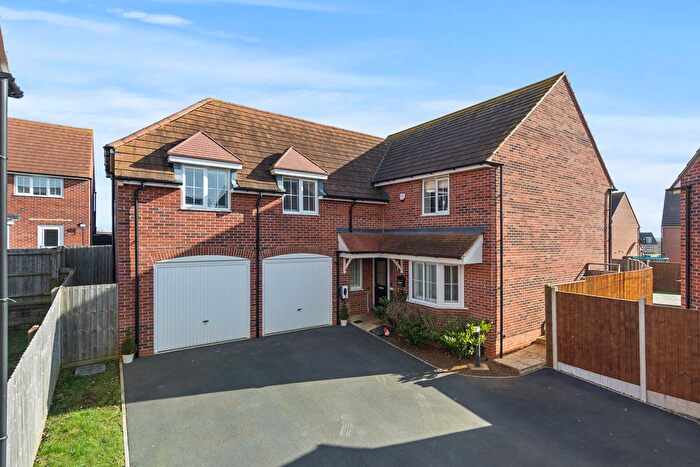 4 Bedroom Detached House For Sale In Cartmel Drive, Corby, NN18