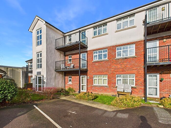 2 Bedroom Flat For Sale In Hawkes Court, Chesham, Buckinghamshire, HP5