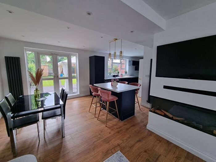 3 Bedroom Semi-Detached House To Rent In Eccles Old Road, Salford, M6