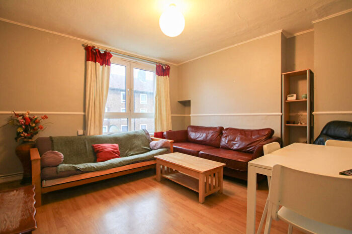 4 Bedroom Flat To Rent In Jesson House, Orb Street, London, SE17