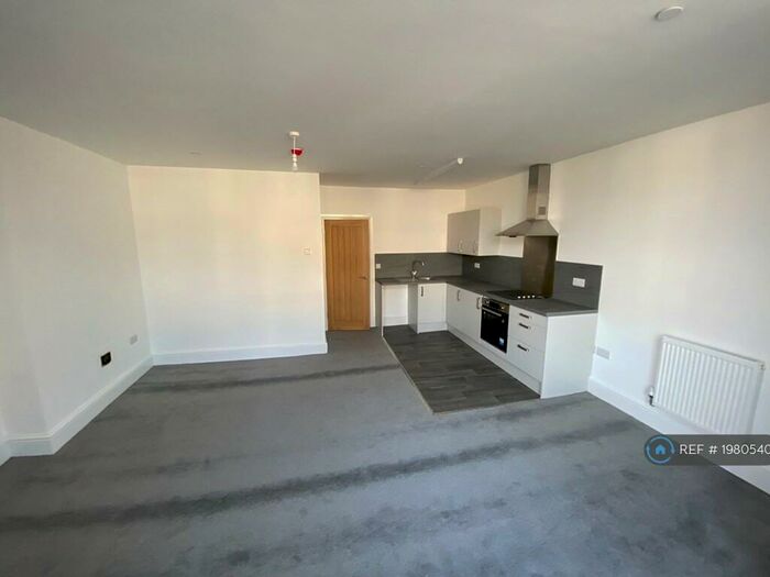 1 Bedroom Flat To Rent In Rhiw Bank Avenue, Colwyn Bay, LL29