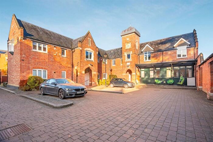 2 Bedroom Apartment For Sale In Hunsford Lodge, Windsor, SL4