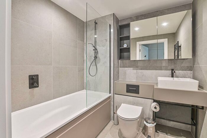 1 Bedroom Flat To Rent In Woodberry Down, Stoke Newington, London, N4