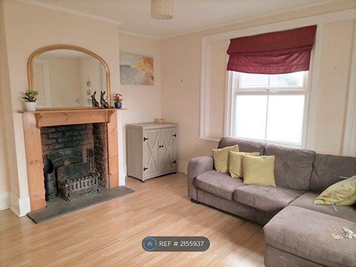 2 Bedroom Flat To Rent In Wey Hill, Haslemere, GU27