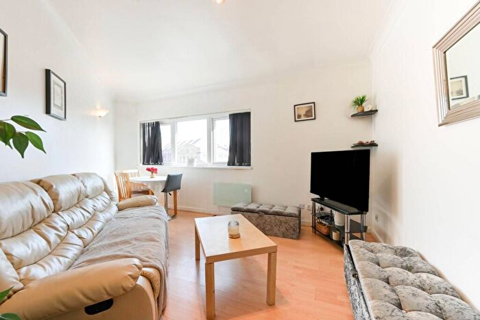 2 Bedroom Flat To Rent In WESTFERRY ROAD, Canary Wharf, London, E14