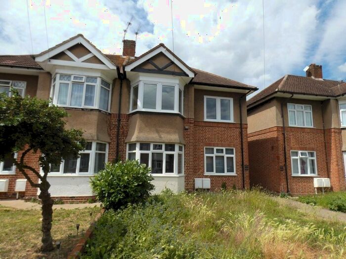 2 Bedroom Maisonette To Rent In Amesbury Road, Feltham, TW13