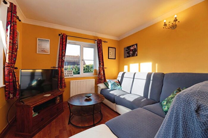 2 Bedroom Flat For Sale In Canterbury Mews, Oxshott, Leatherhead, Surrey, KT22