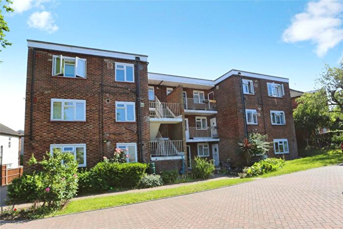 2 Bedroom Maisonette For Sale In Ravensbourne Park Crescent, London, SE6