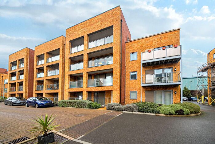 2 Bedroom Flat For Sale In Discovery Drive, Swanley, Kent, BR8