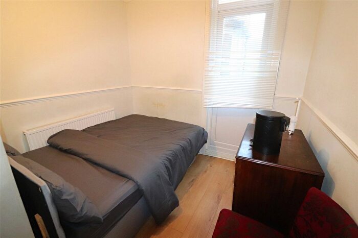 1 Bedroom Flat For Sale In Maximfeldt Road, Erith, DA8