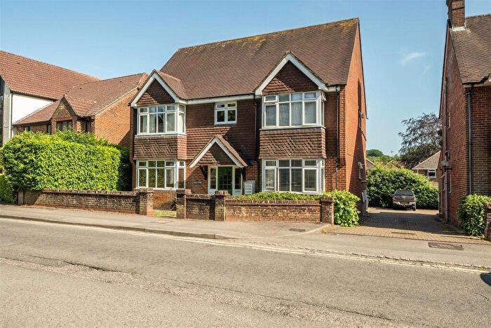 Flat To Rent In Liphook Road, Haslemere, GU27