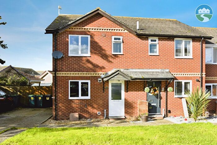 3 Bedroom Terraced House To Rent In Pineview Drive, Newport, PO30