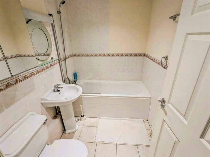 2 Bedroom Apartment To Rent In Sychnant Pass Road, Conwy, LL32