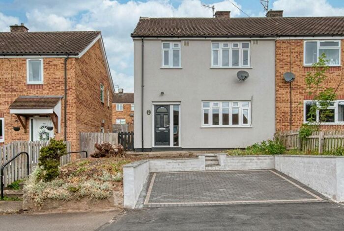 3 Bedroom Semi-Detached House For Sale In Hurst Rise, Matlock, DE4