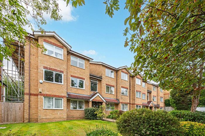 2 Bedroom Flat For Sale In Durham Avenue, Bromley, BR2