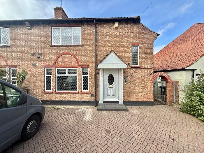 3 Bedroom Semi-Detached House To Rent In Hatch Lane, Harmondsworth, West Drayton, UB7