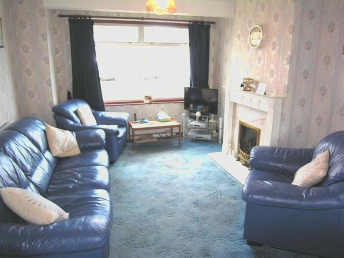 3 Bedroom Semi-Detached House To Rent In Leven Way, Hayes, UB3