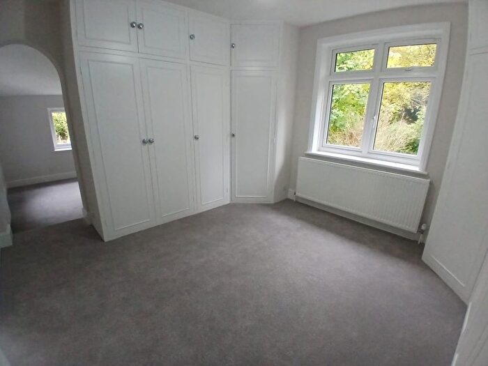 5 Bedroom Detached House To Rent In Pebblehill Road, Betchworth, RH3
