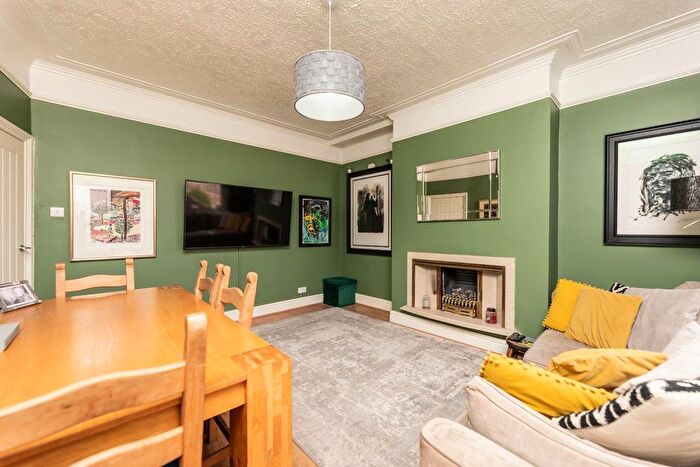 5 Bedroom Terraced House For Sale In Medley Street, Castleford, WF10