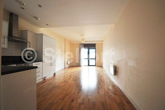 2 Bedroom Apartment To Rent In Axminster Road, London, N7