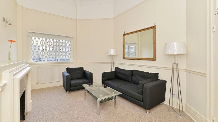 1 Bedroom Flat To Rent In Chiltern Court, Baker Street, London, NW1