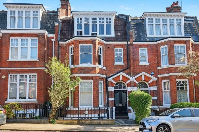 1 Bedroom Flat To Rent In Glenloch Road, Belsize Park, (Gas And Water Included), NW3