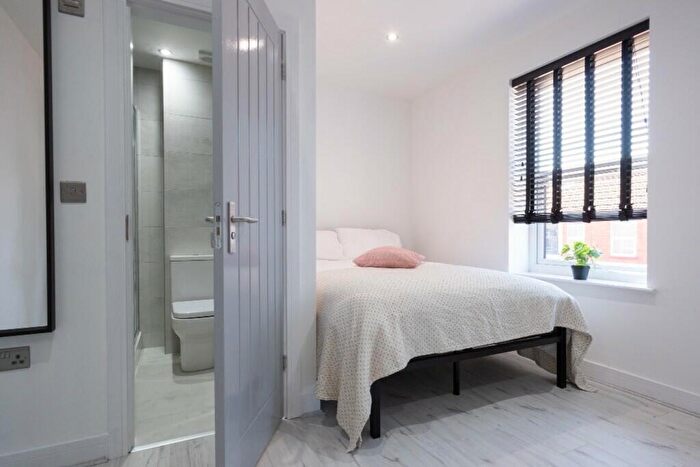 4 Bedroom House To Rent In Avondale Street, Lincoln, LN2