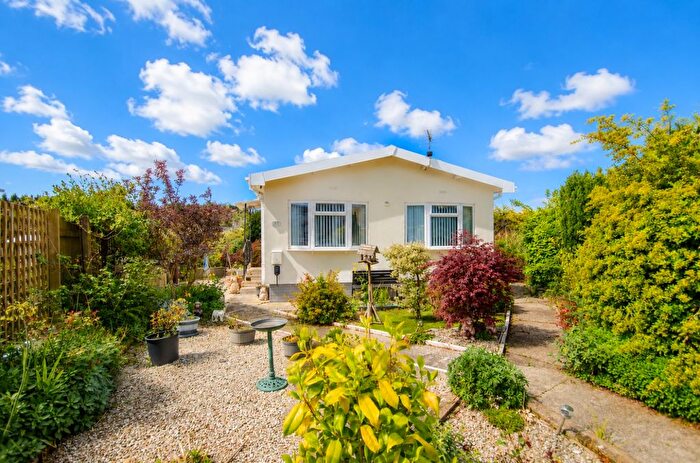2 Bedroom Mobile/park Home For Sale In Tregainlands Park, Washaway, Bodmin, PL30