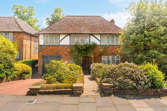 5 Bedroom Detached House For Sale In Edmunds Walk, Hampstead Garden Suburb, N2
