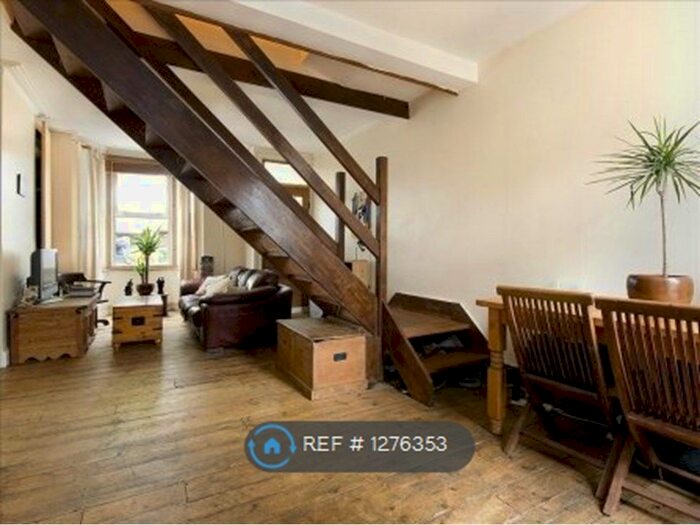 2 Bedroom Terraced House To Rent In Trumpington Road, London E7