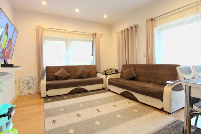 1 Bedroom Flat To Rent In London Road, Morden, SM4