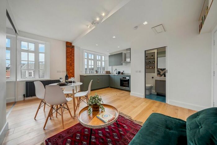 1 Bedroom Flat To Rent In Upper Woburn Place, Bloomsbury, WC1H