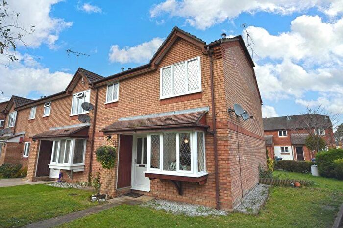 2 Bedroom Maisonette To Rent In Lea Court, Farnham, GU9