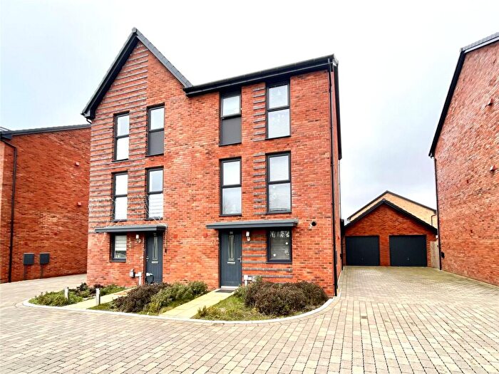 4 Bedroom Semi Detached House To Rent In Hodges Close, Wichelstowe, Swindon, Wiltshire, SN1