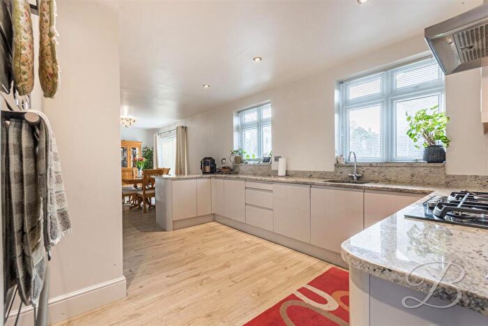 4 Bedroom Detached House For Sale In Summercourt Drive, Ravenshead, Nottingham, NG15