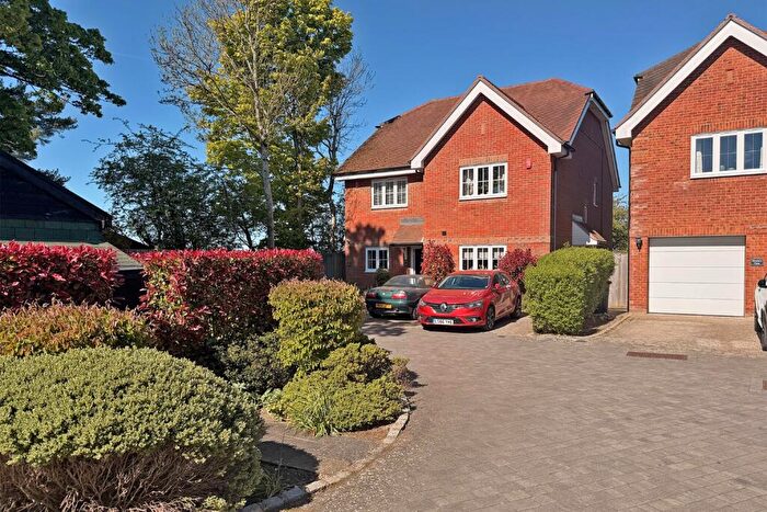1 Bedroom Maisonette For Sale In Harvest Place, Holmer Green, HP15