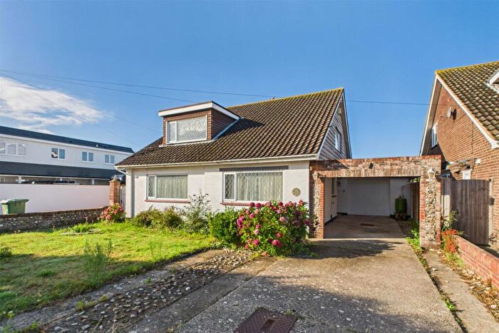 4 Bedroom Detached House For Sale In Viscount Drive, Pagham, Bognor Regis, PO21