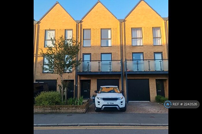 3 Bedroom Terraced House To Rent In Felnex Avenue, Wallington, SM6