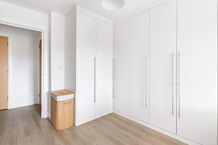 2 Bedroom Flat For Sale In Egrove Close, Oxford, OX1