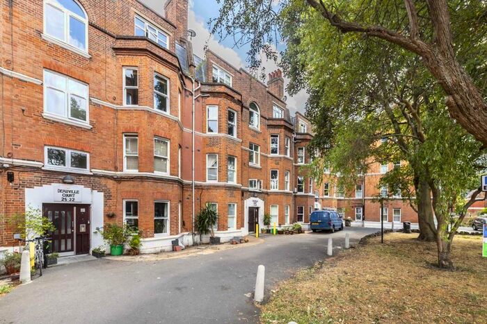 2 Bedroom Flat To Rent In Elms Crescent, London, SW4
