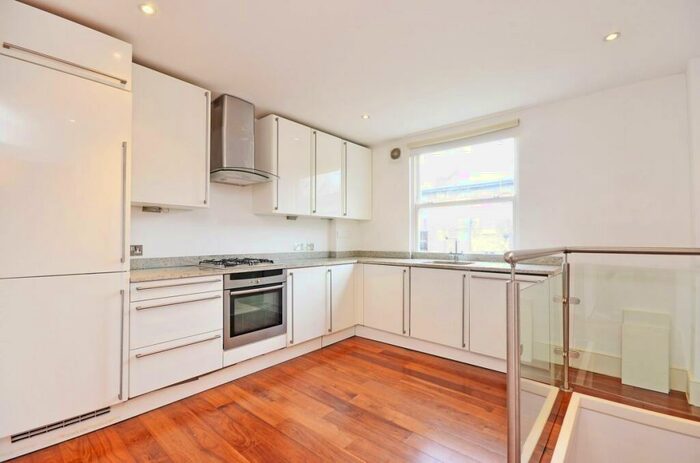 2 Bedroom Flat To Rent In Finsbury Park Road London, N4