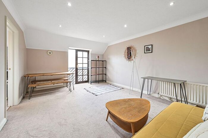 2 Bedroom Flat To Rent In Swan Drive, Edgware, London, NW9