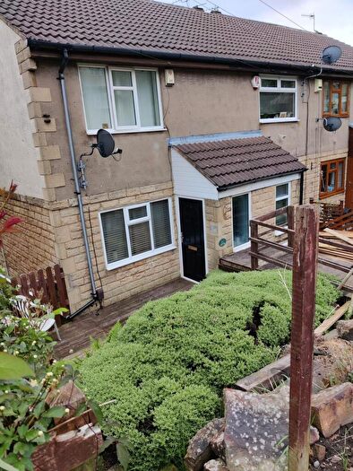 2 Bedroom End Of Terrace House To Rent In Astral View, Bradford, BD6